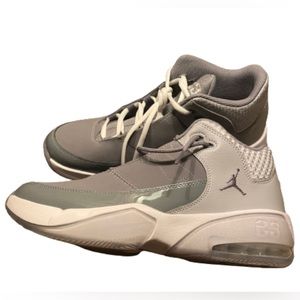 Mens Air Sole Jumpman Jordans. Gray/White -size 9.5